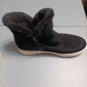 Serra Black Winter Boots with Cream Sole